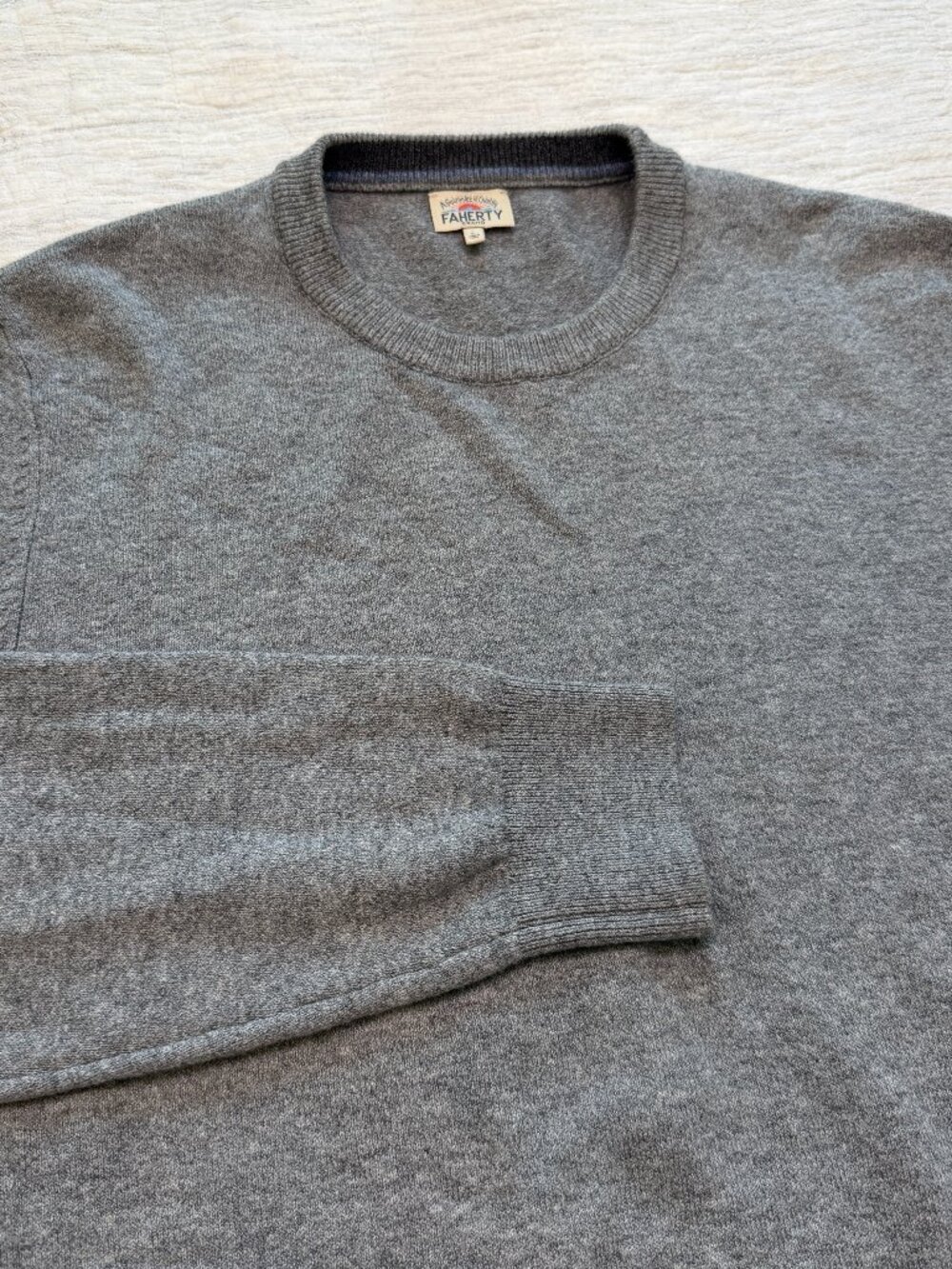 Faherty Men’s Crewneck Sweater Size L Gray Solid Long Sleeve Soft Knit Pullover